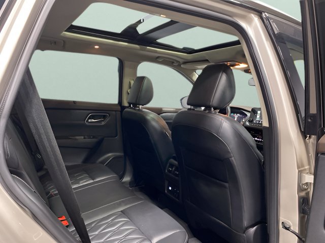 Used 2021 Nissan Rogue Platinum AWD/4WD image 28