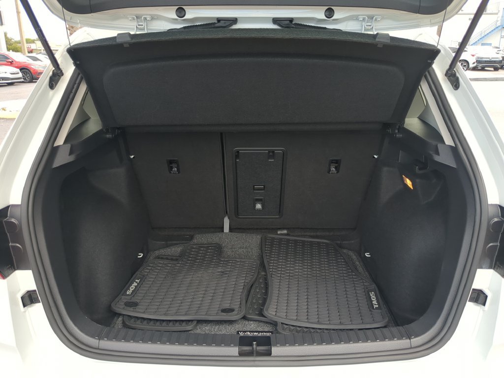 Certified 2022 Volkswagen Taos SE FWD image 9