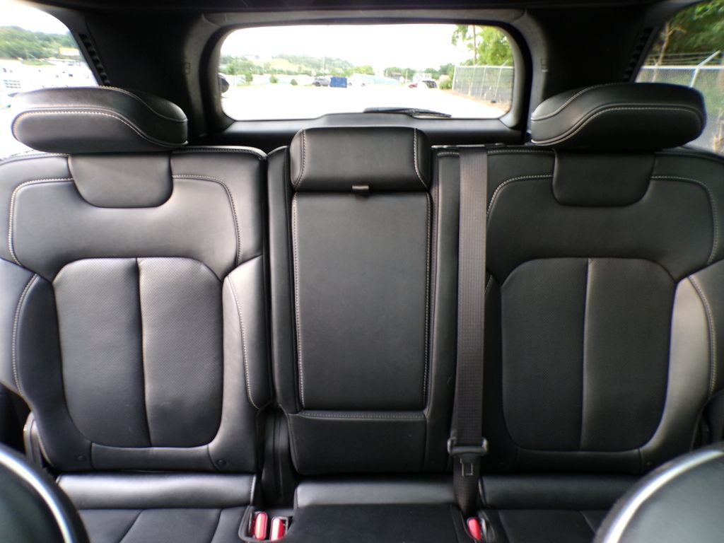 Used 2023 Jeep Grand Cherokee Overland w/ Luxury Tech Group IV AWD/4WD image 20