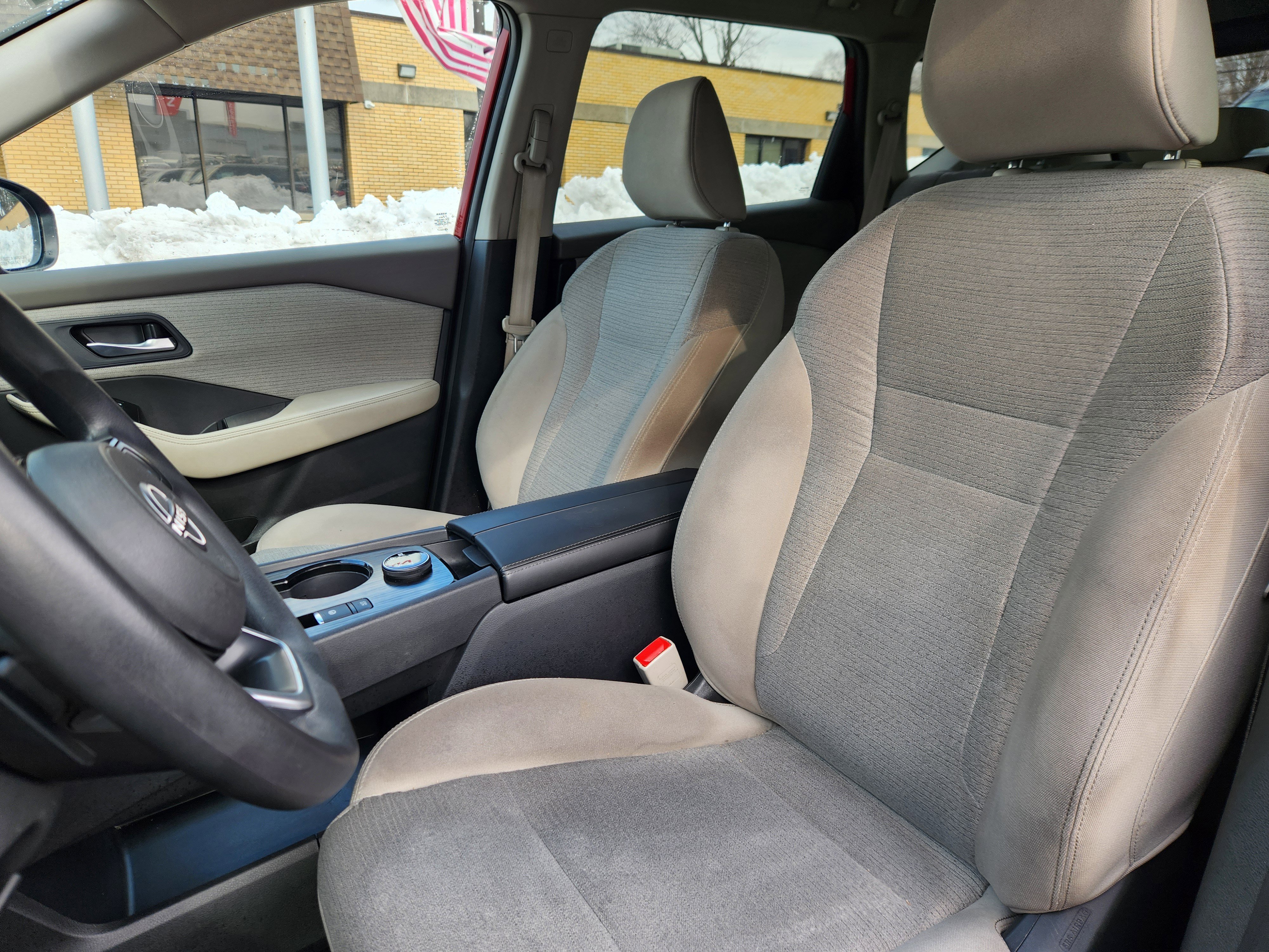 Used 2023 Nissan Rogue SV image 7