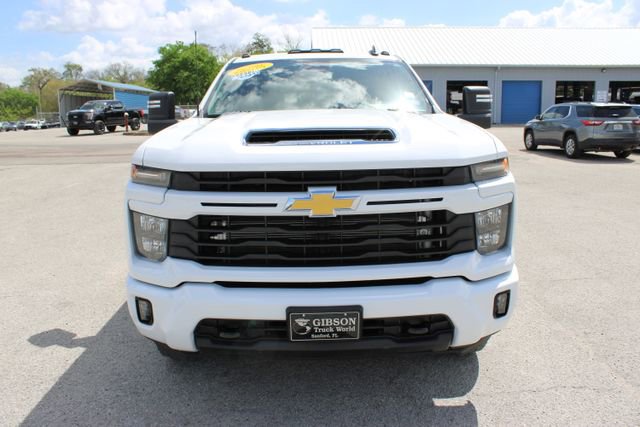 Used 2025 Chevrolet Silverado 3500 LT image 2