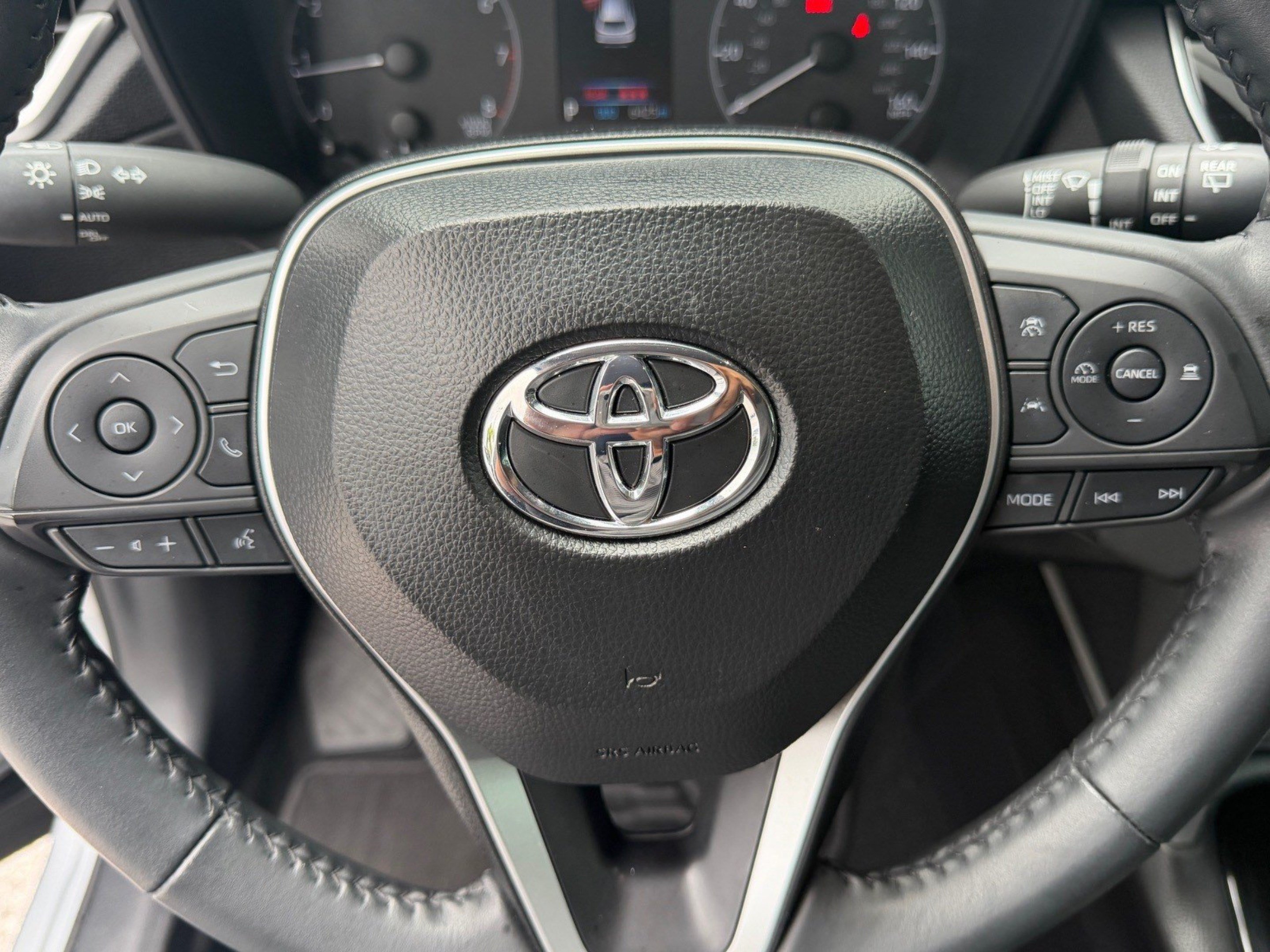 Used 2025 Toyota Corolla Cross LE FWD image 24