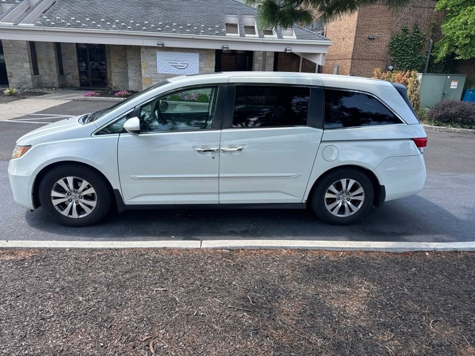 Used 2014 Honda Odyssey EX-L image 2