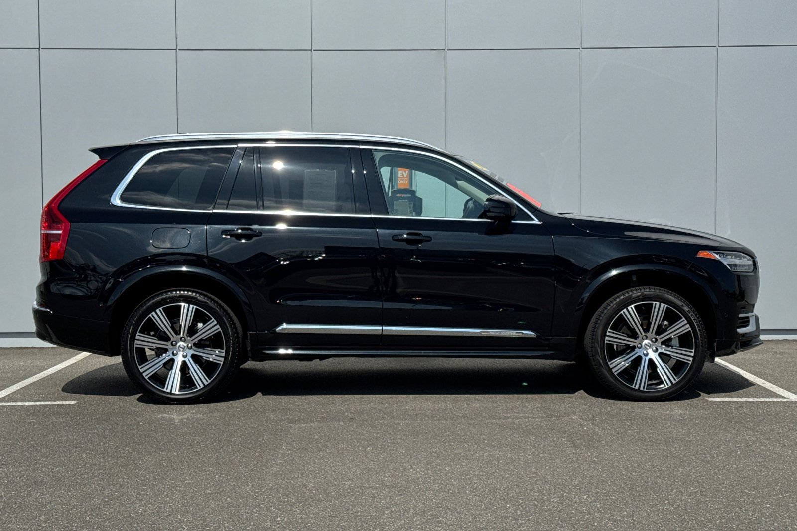 Used 2024 Volvo XC90 T8 Plus AWD/4WD image 6