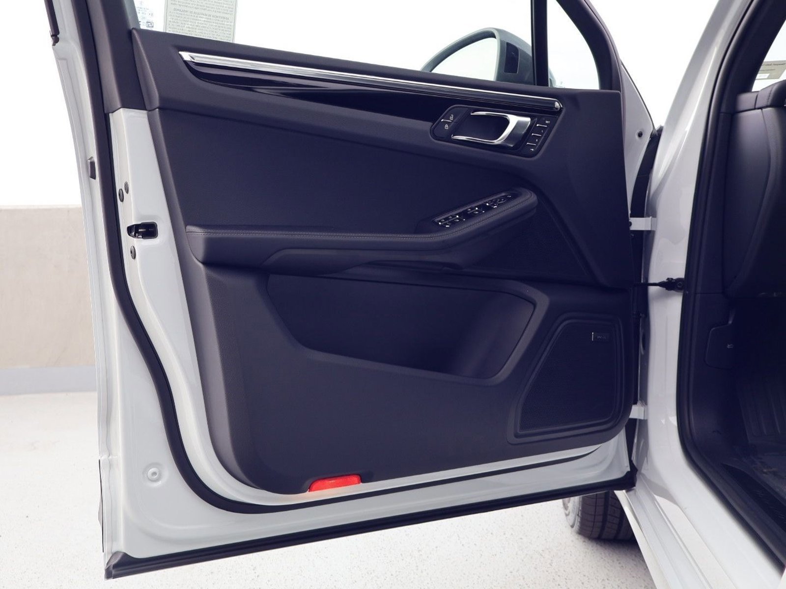 New 2026 Porsche Macan Turbo image 13