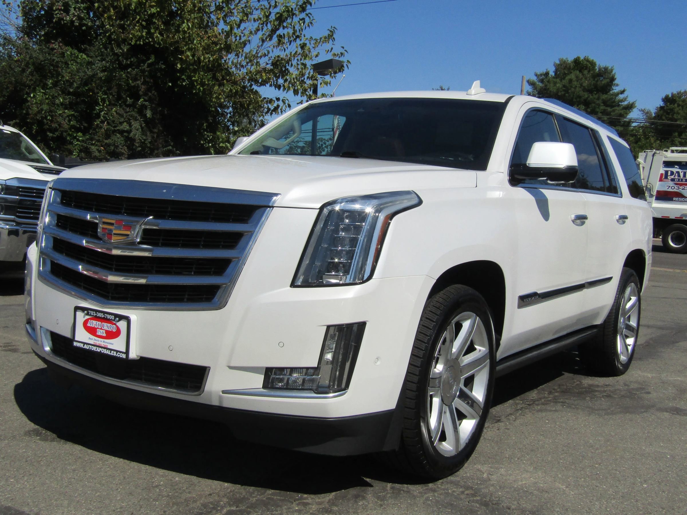 Used 2017 Cadillac Escalade Premium Luxury image 3