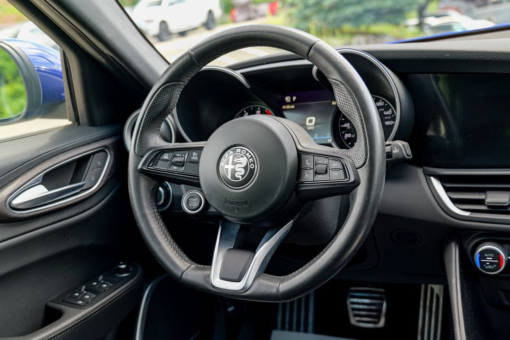 Used 2022 Alfa Romeo Giulia Ti AWD/4WD image 42