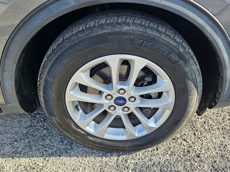 Used 2021 Ford Escape SE image 14