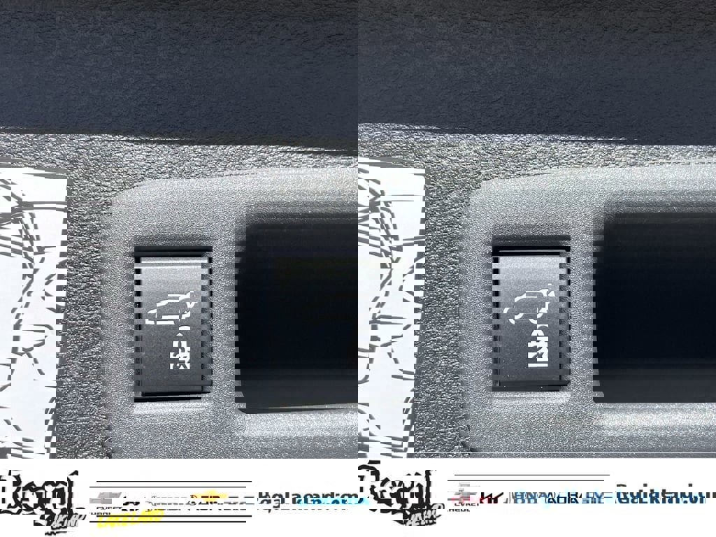 Used 2023 Toyota Sienna Limited image 11