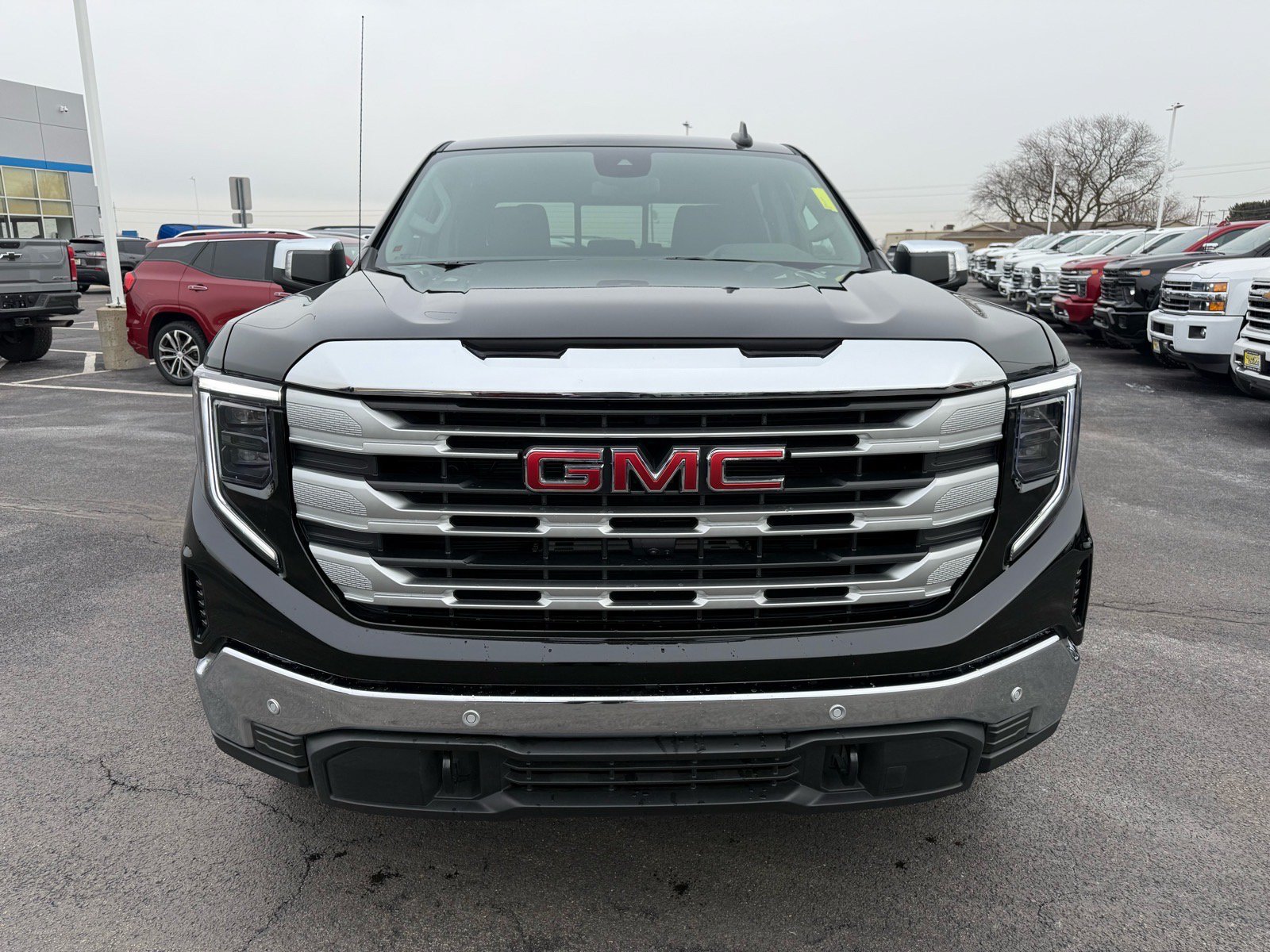 Used 2025 GMC Sierra 1500 SLE w/ Preferred Package AWD/4WD image 8
