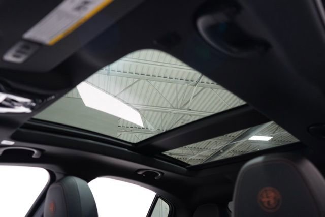 New 2025 Alfa Romeo Stelvio Sprint image 17