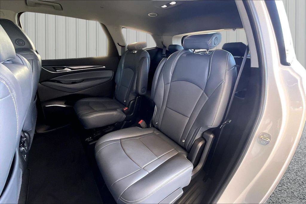 Used 2018 Buick Enclave Essence AWD/4WD image 18