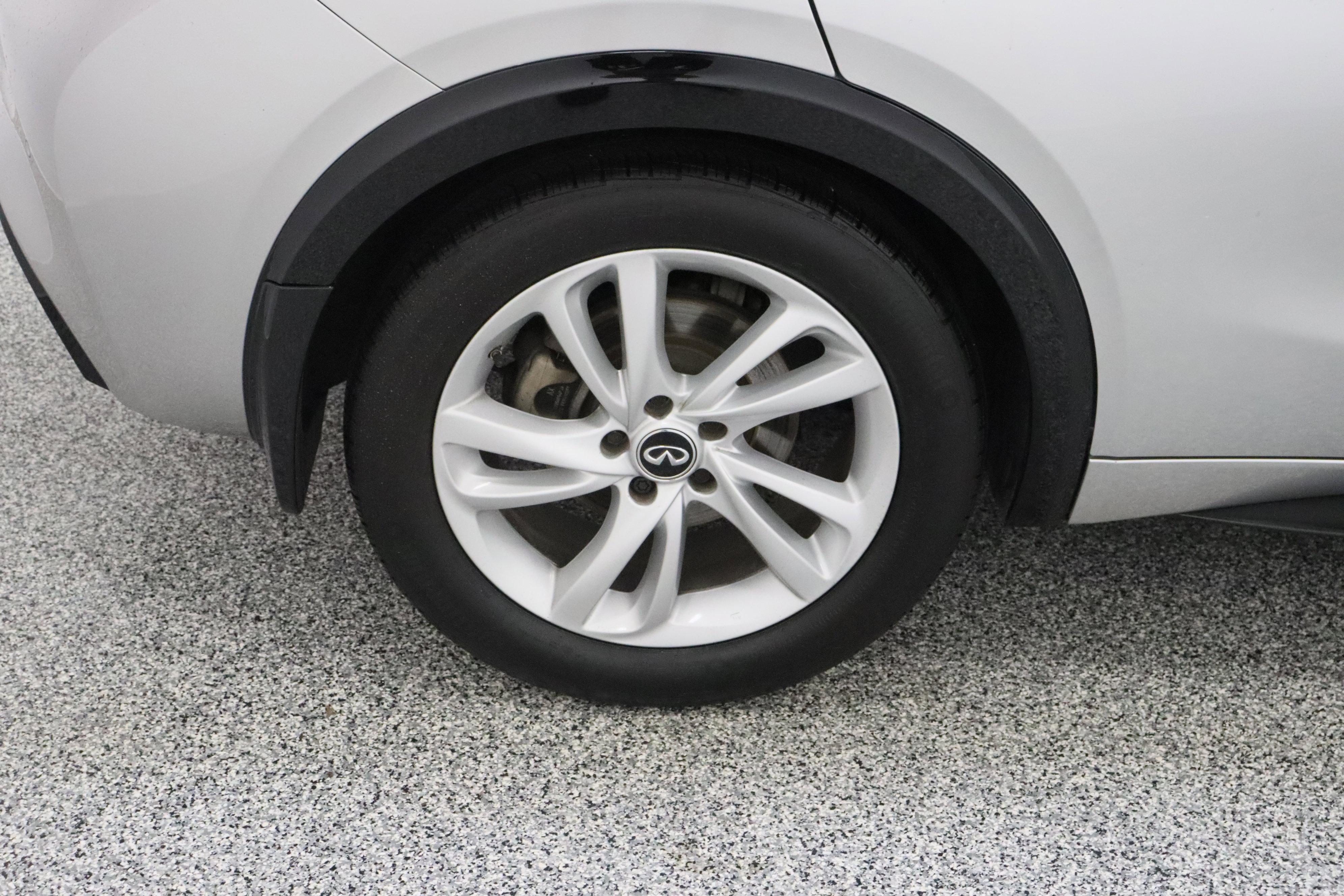 Used 2019 INFINITI QX30 w/ Navigation Package FWD image 6