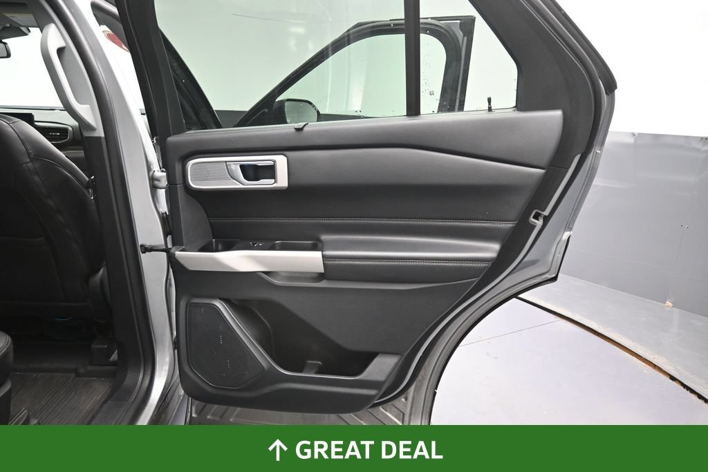 Used 2022 Ford Explorer Limited w/ Equipment Group 301A AWD/4WD image 23