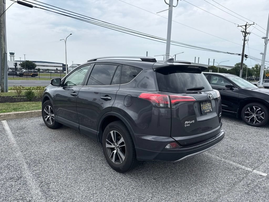 Used 2018 Toyota RAV4 XLE AWD/4WD image 7