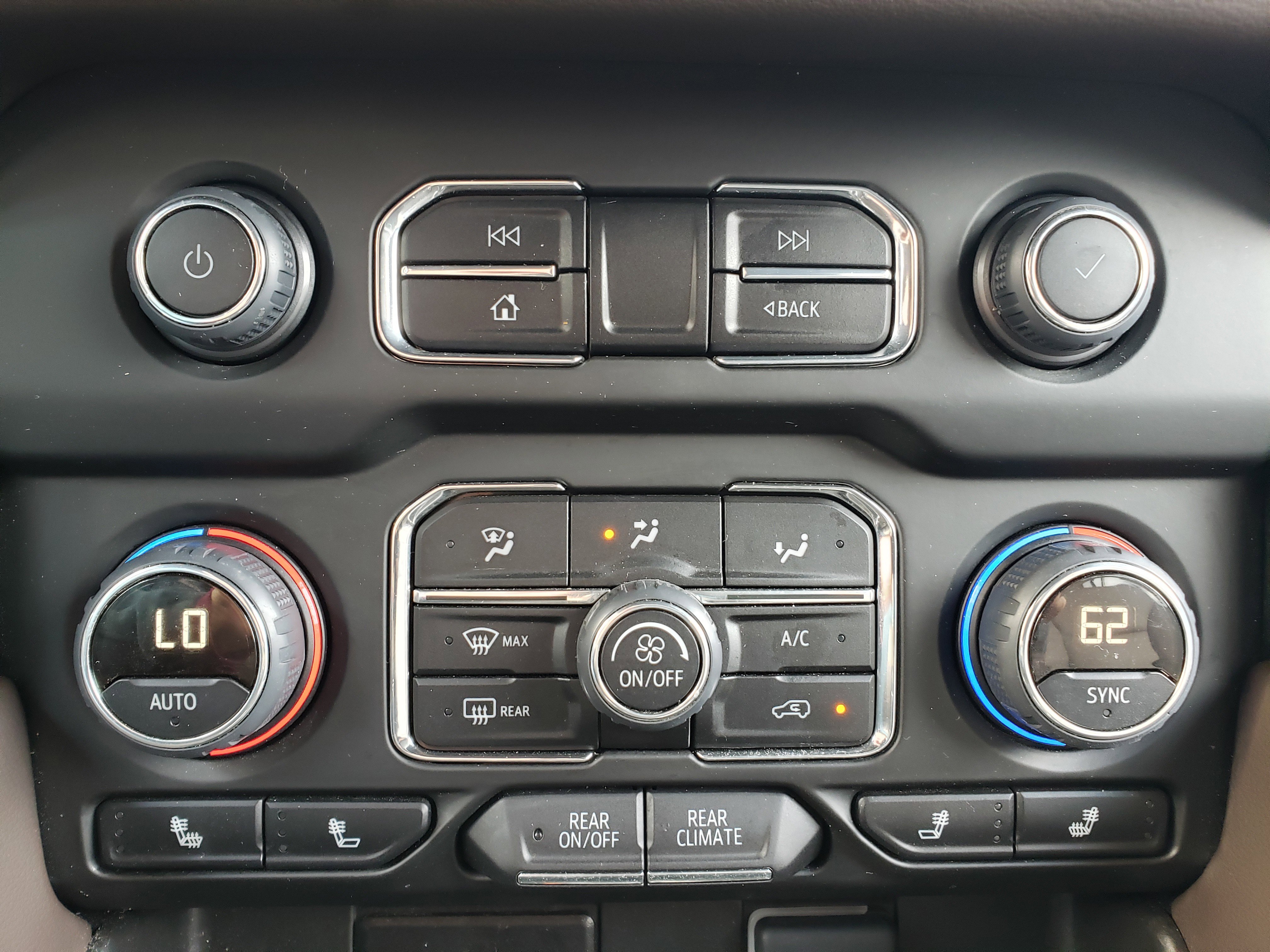 Used 2024 Chevrolet Tahoe LT w/ Luxury Package image 21