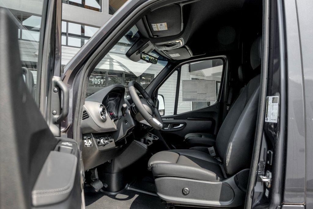 Used 2025 Mercedes-Benz Sprinter 2500 image 12