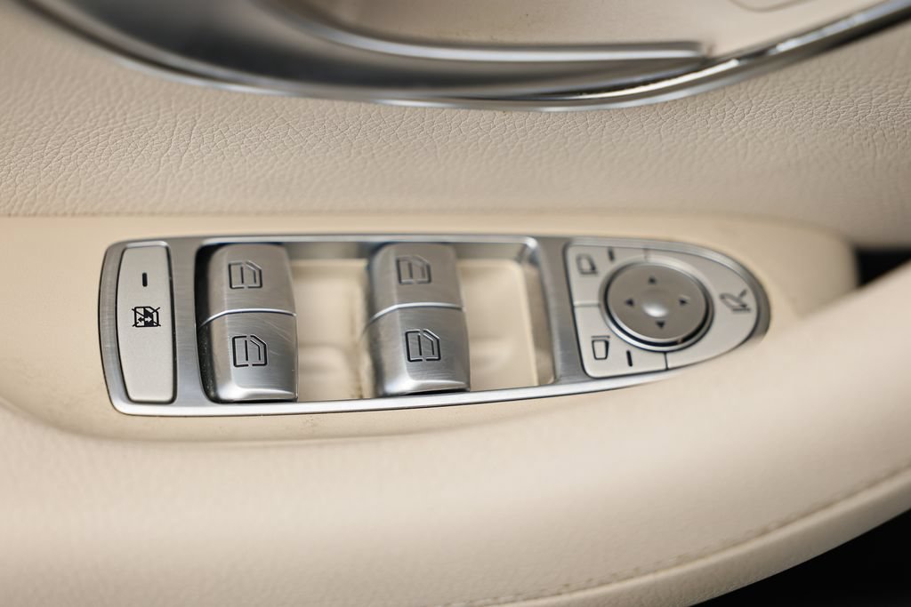 Used 2017 Mercedes-Benz E 400 4MATIC Wagon image 18