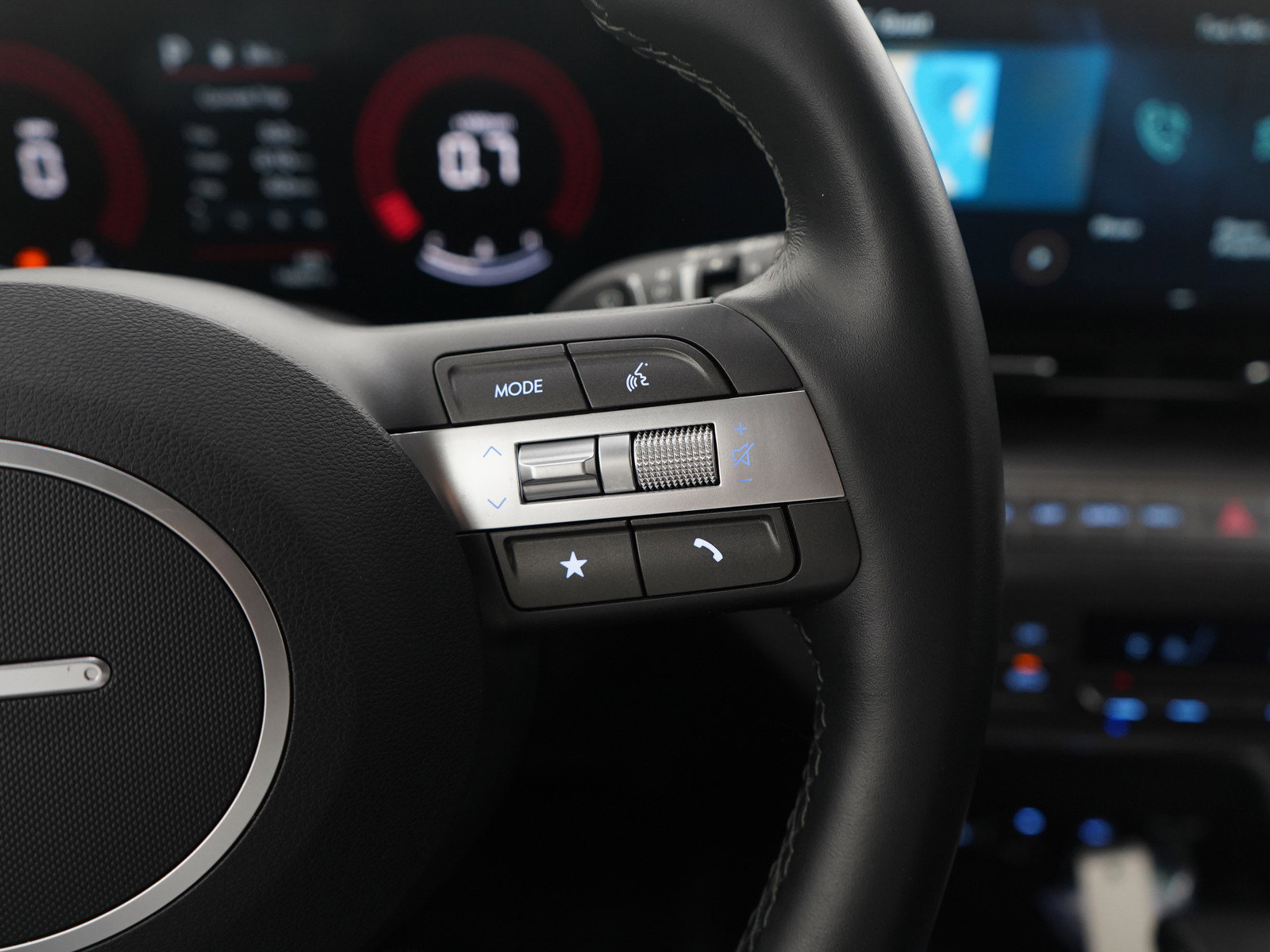 Used 2025 Hyundai Kona SEL image 24