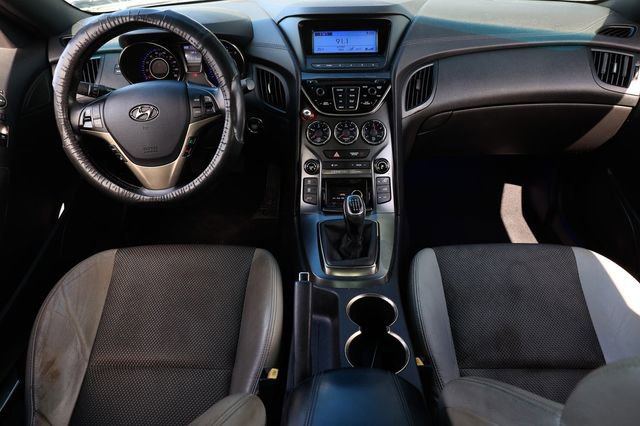 Used 2015 Hyundai Genesis 3.8 image 2