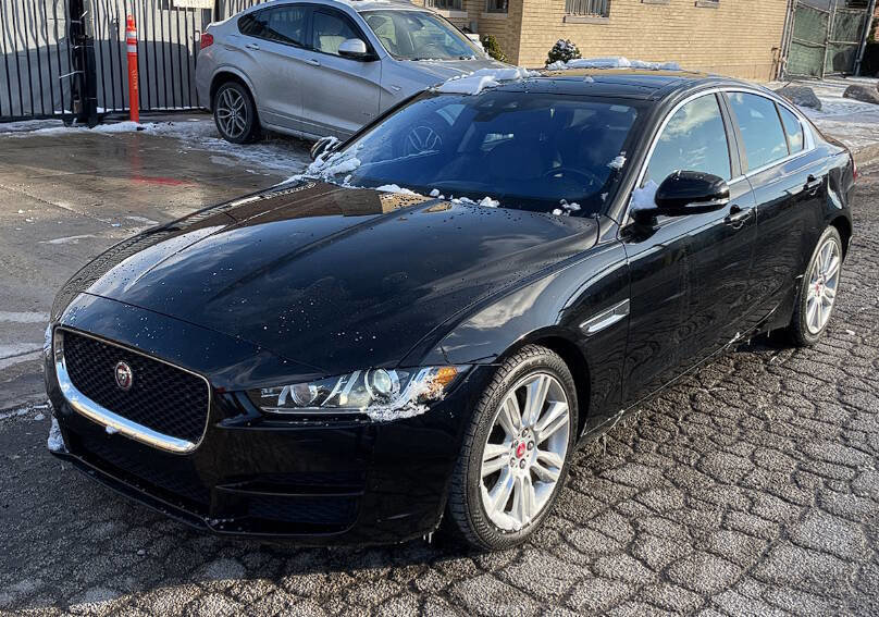 Used 2019 Jaguar XE Prestige image 2