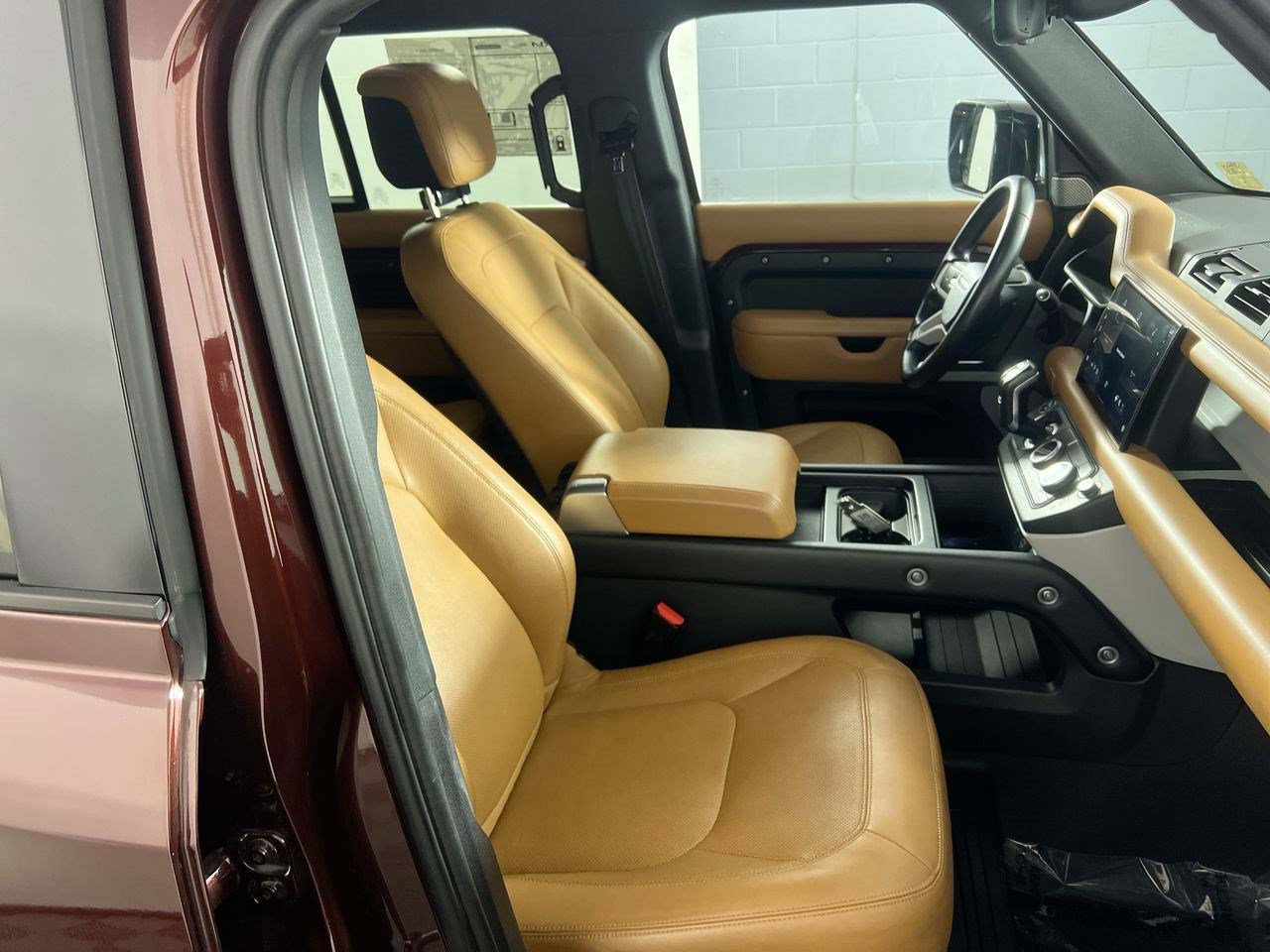Used 2023 Land Rover Defender 130 SE AWD/4WD image 28