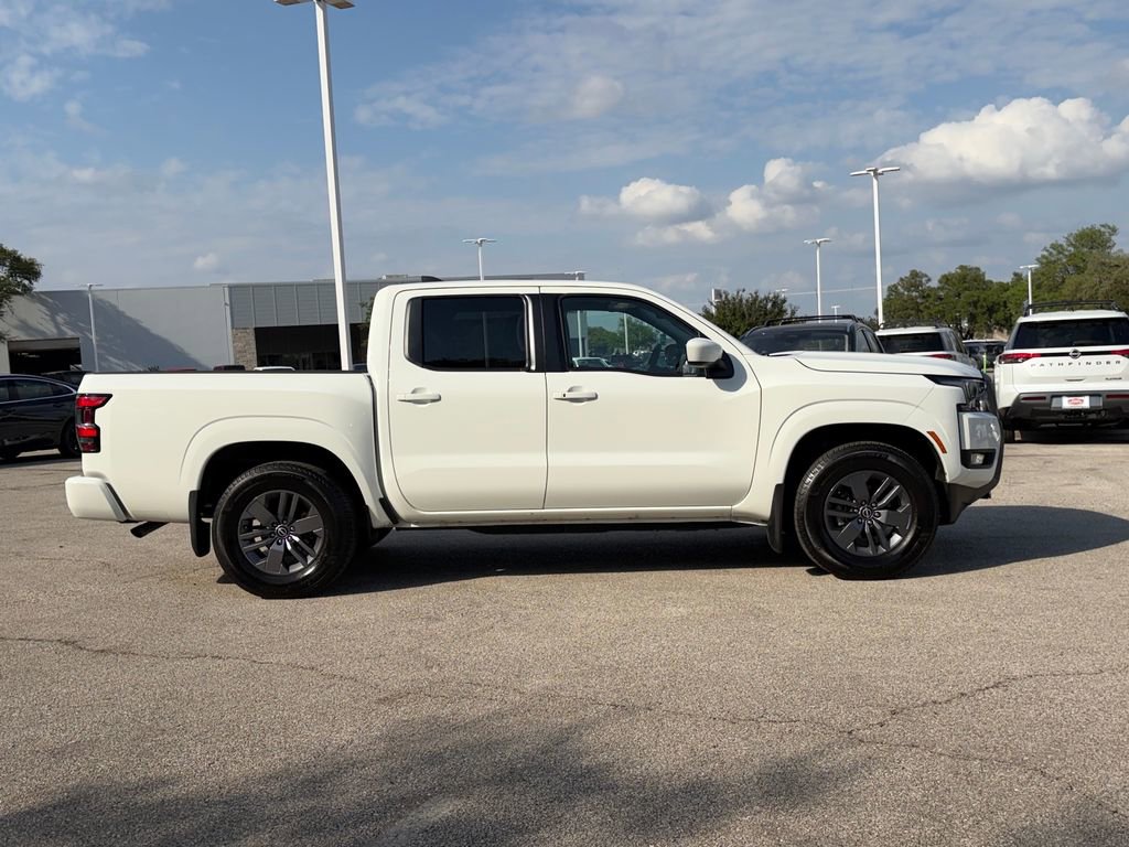 Used 2025 Nissan Frontier SV w/ SV Convenience Package image 4