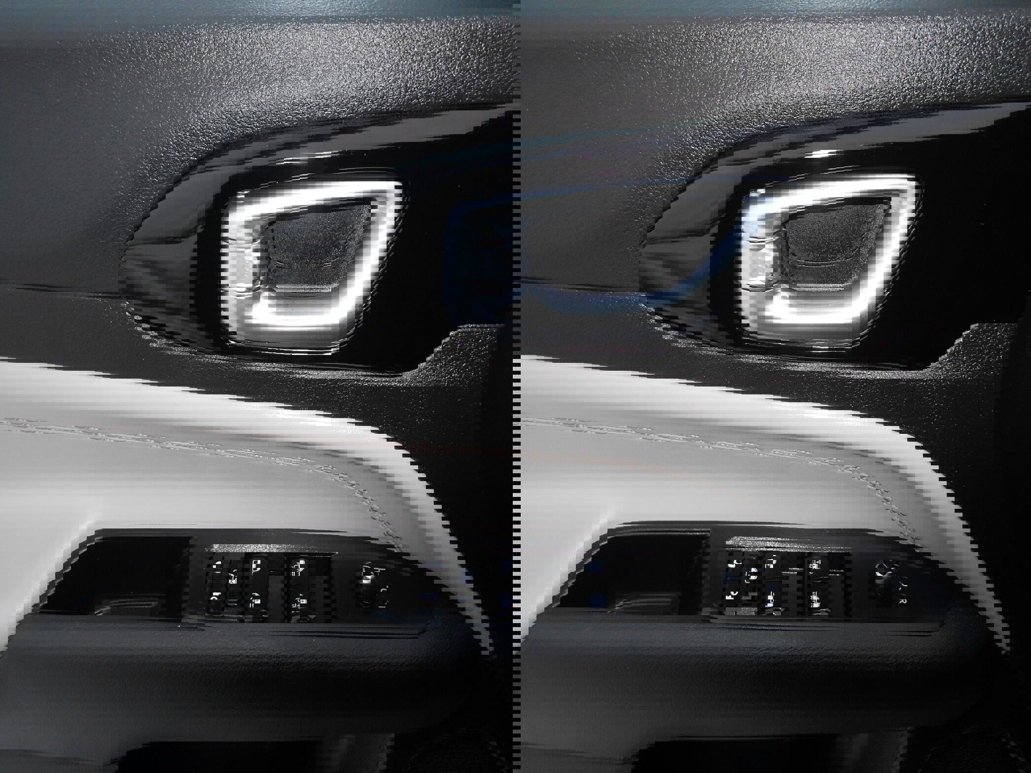 Certified 2024 Jeep Compass Limited w/ Sun and Sound Group image 15