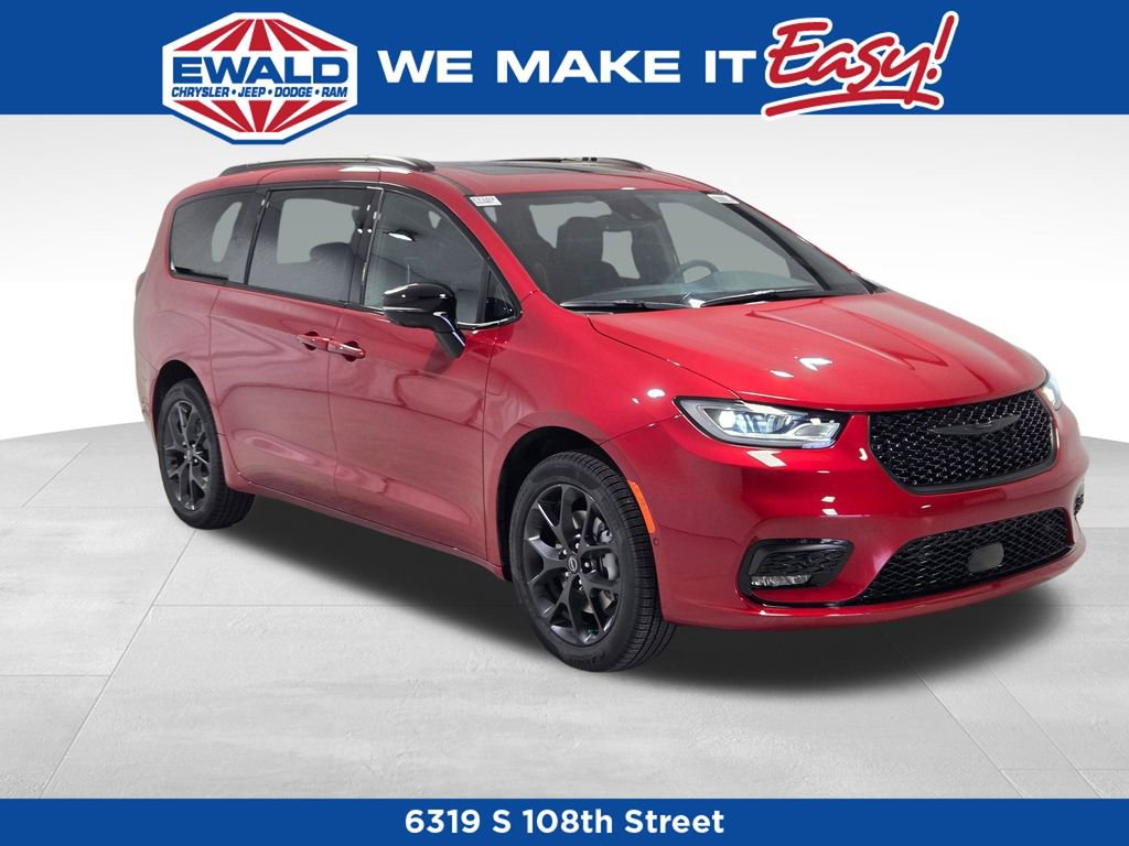 New 2026 Chrysler Pacifica Limited w/ S Appearance Package image 1