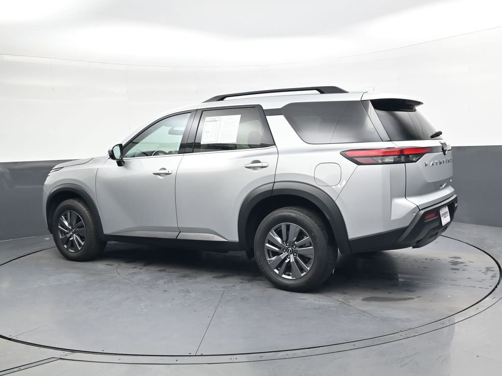 Used 2025 Nissan Pathfinder SV image 7
