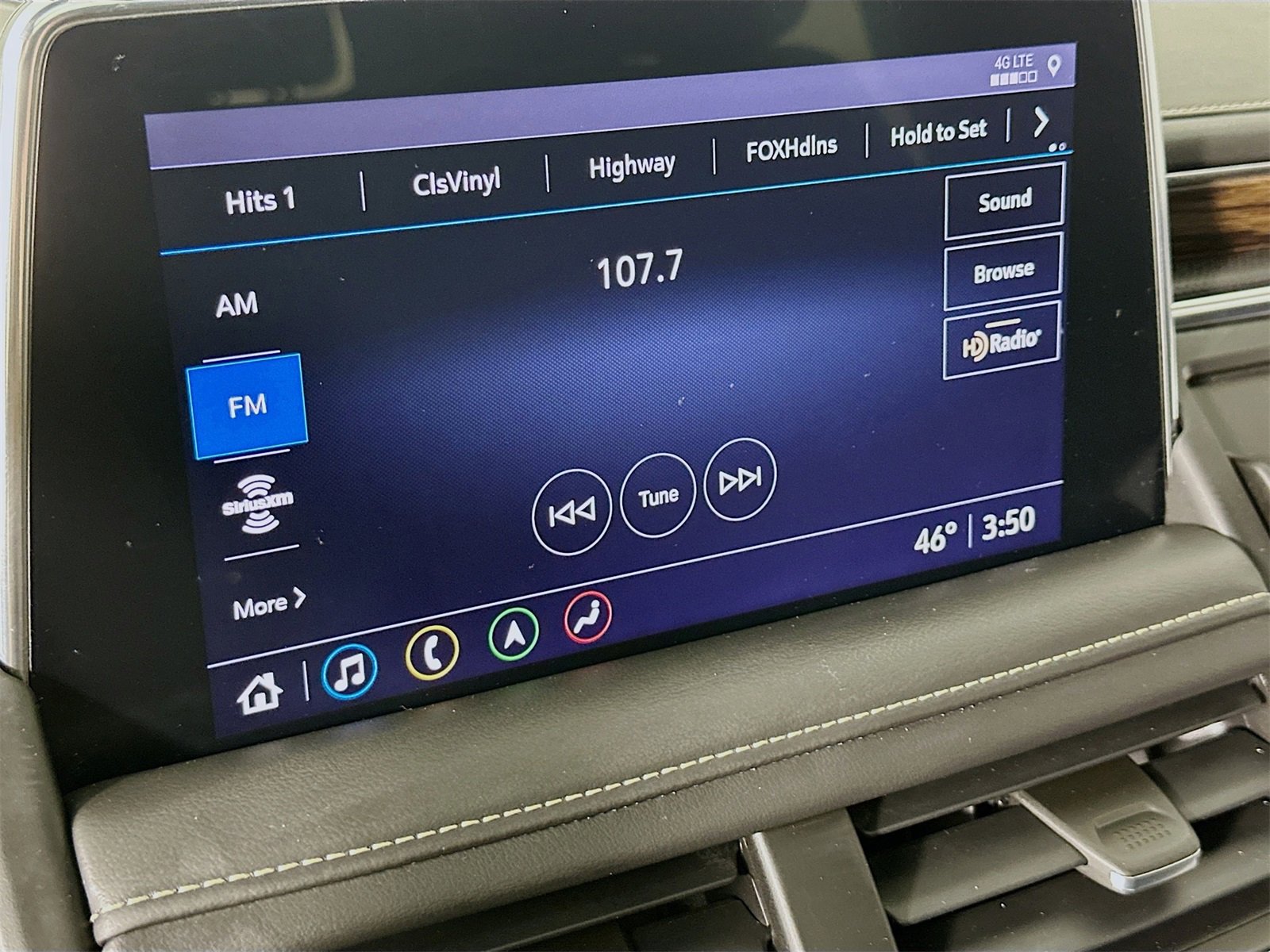 Used 2021 Chevrolet Suburban Premier w/ Premium Package image 15