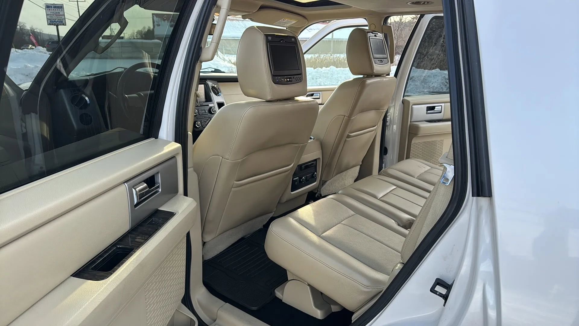 Used 2015 Ford Expedition Limited w/ Equipment Group 301A AWD/4WD image 14