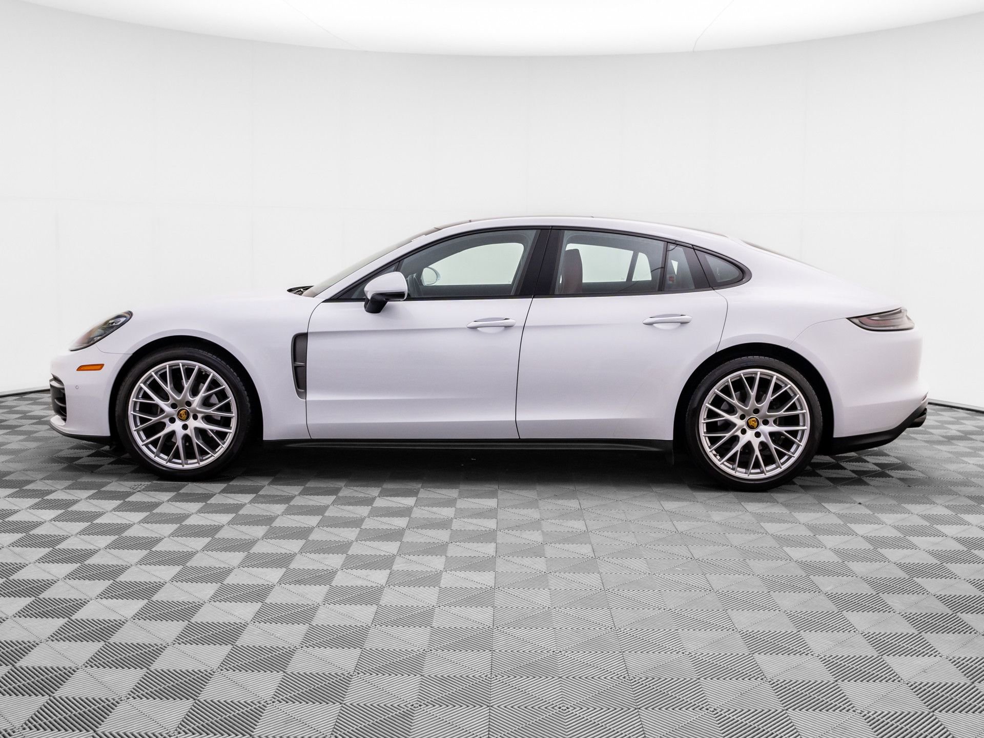 Certified 2022 Porsche Panamera 4 Platinum Edition AWD/4WD image 2