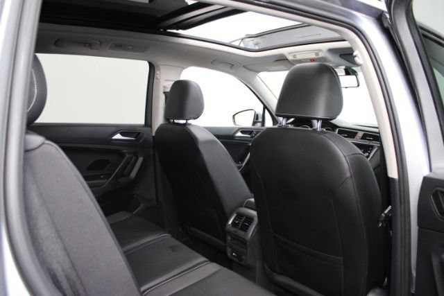 Used 2021 Volkswagen Tiguan SE w/ Panoramic Sunroof Package FWD image 24