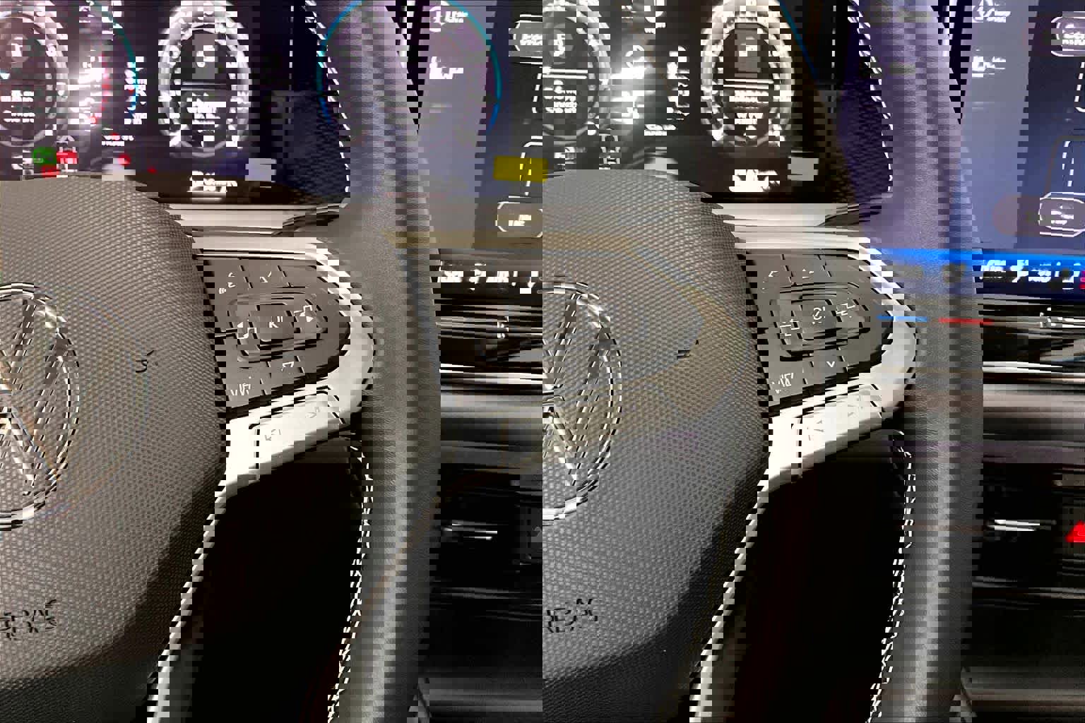 New 2026 Volkswagen Tiguan SE image 18