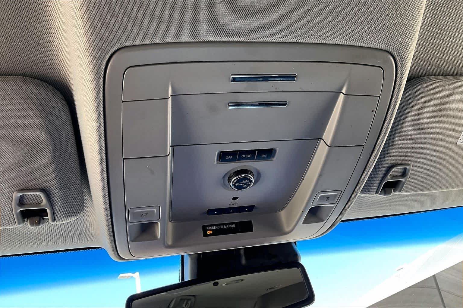 Used 2020 Chevrolet Tahoe Premier AWD/4WD image 32