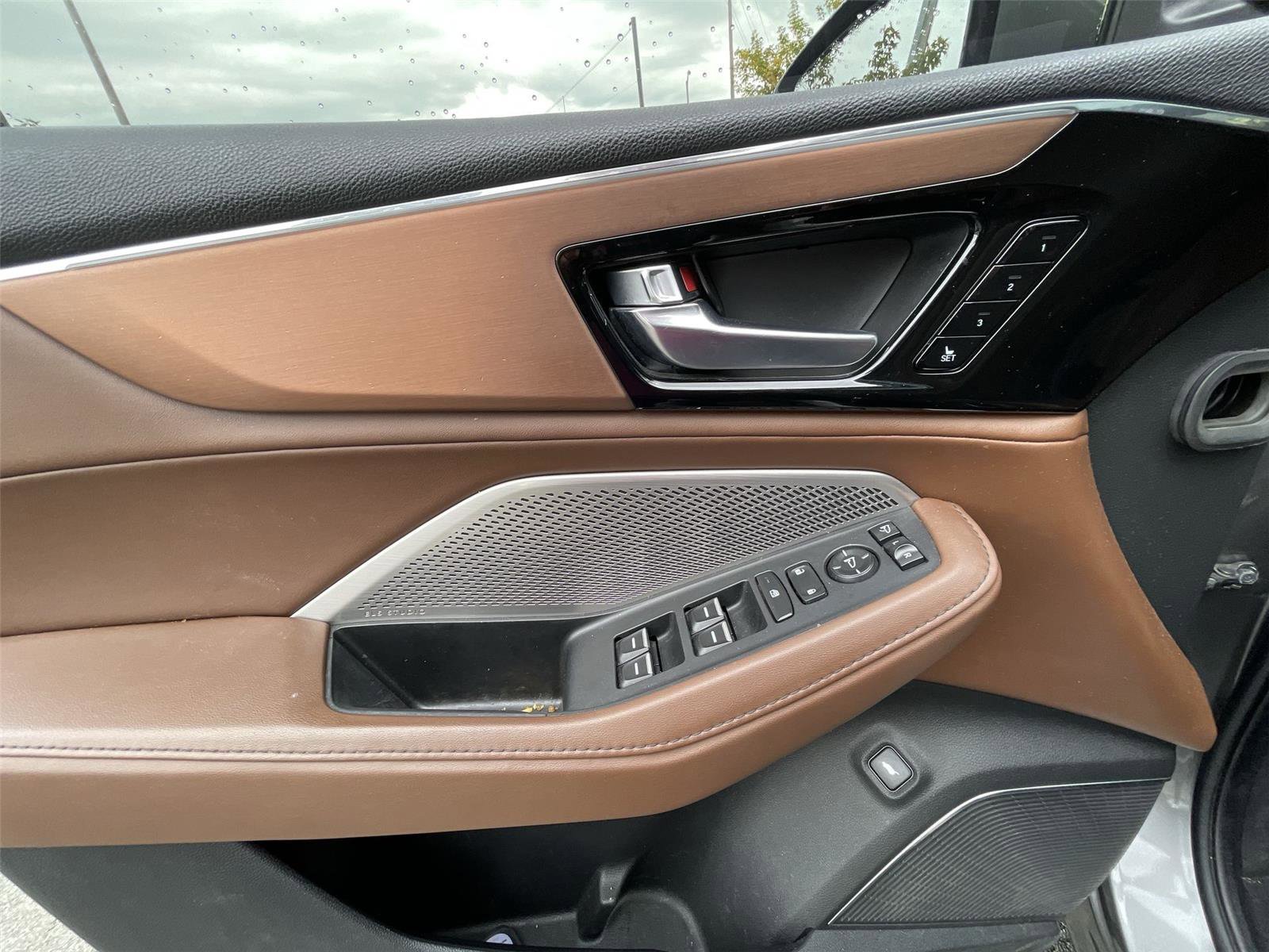 Used 2022 Acura MDX SH-AWD w/ Technology Package image 12