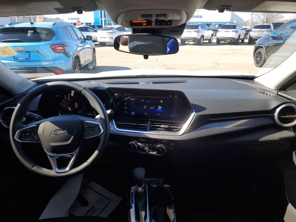 Used 2025 Chevrolet Trax ACTIV w/ Sunroof Package image 30