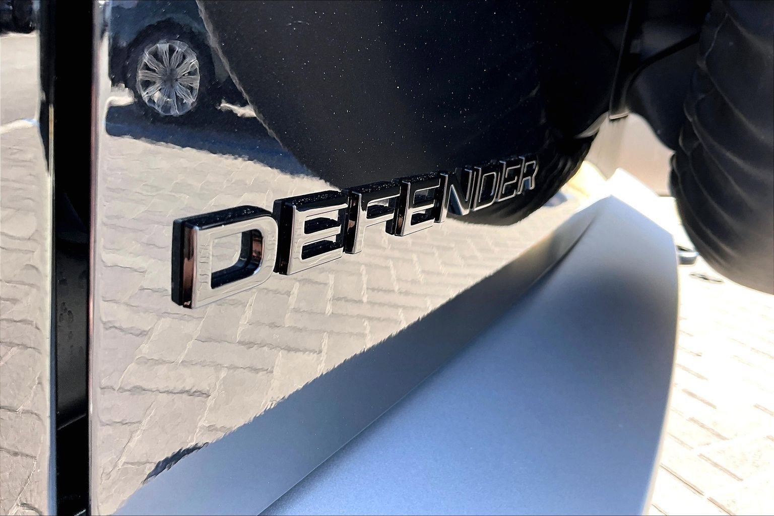 Used 2025 Land Rover Defender 110 S image 8