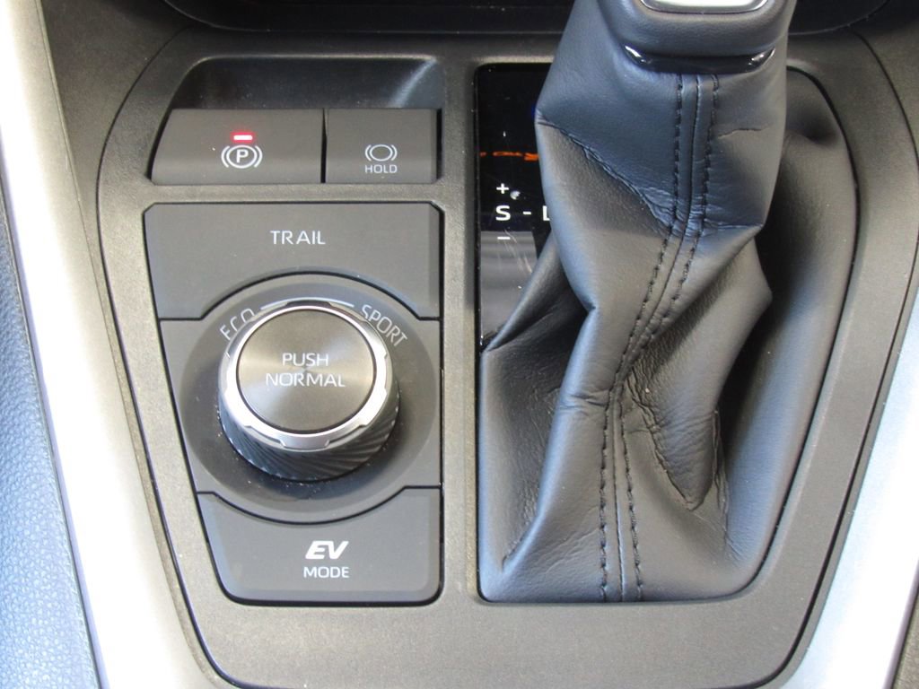 Certified 2025 Toyota RAV4 XLE Premium AWD/4WD image 31