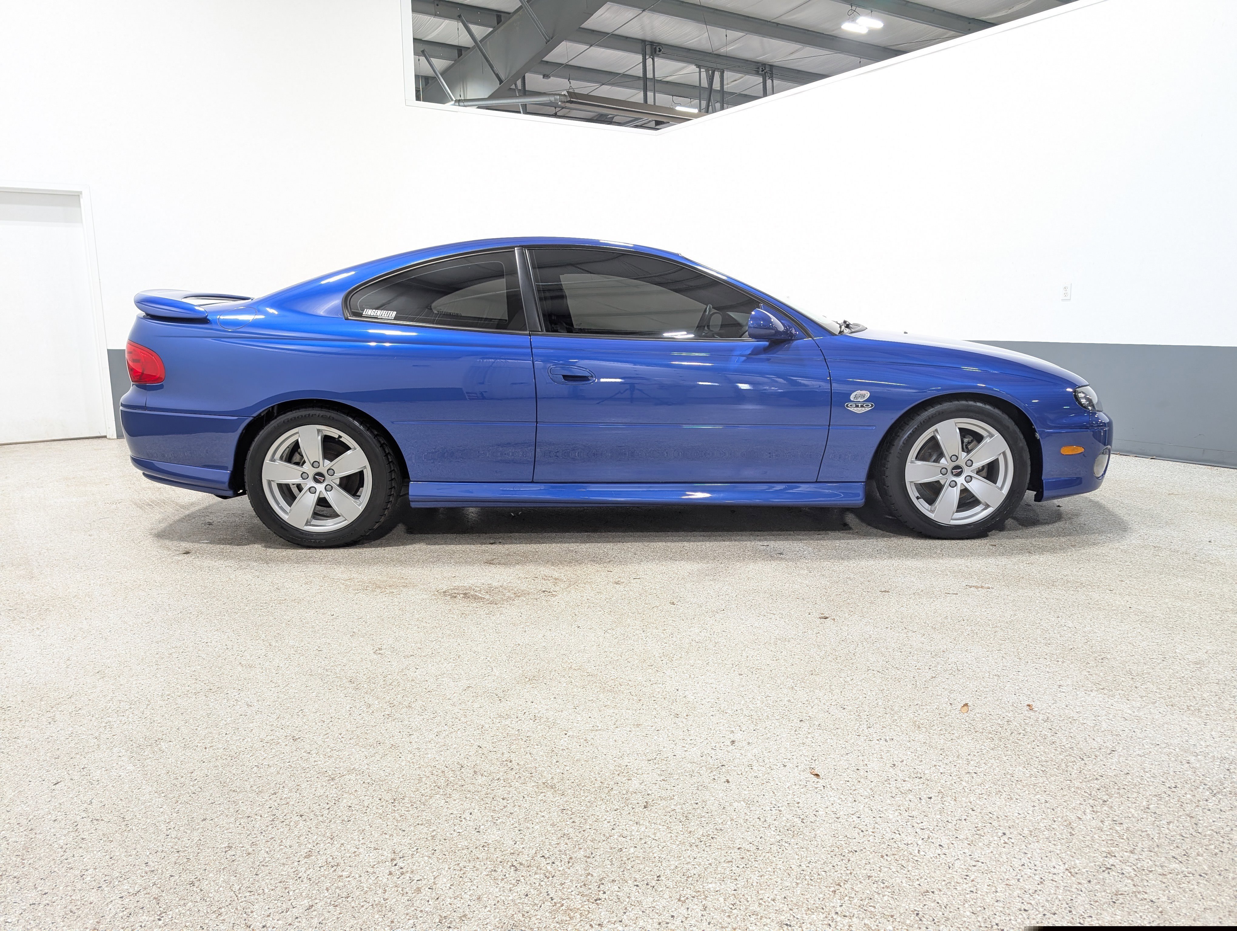 Used 2004 Pontiac GTO image 2