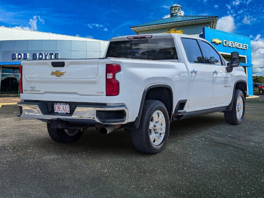 Used 2022 Chevrolet Silverado 2500 LTZ w/ LTZ Plus Package AWD/4WD image 3