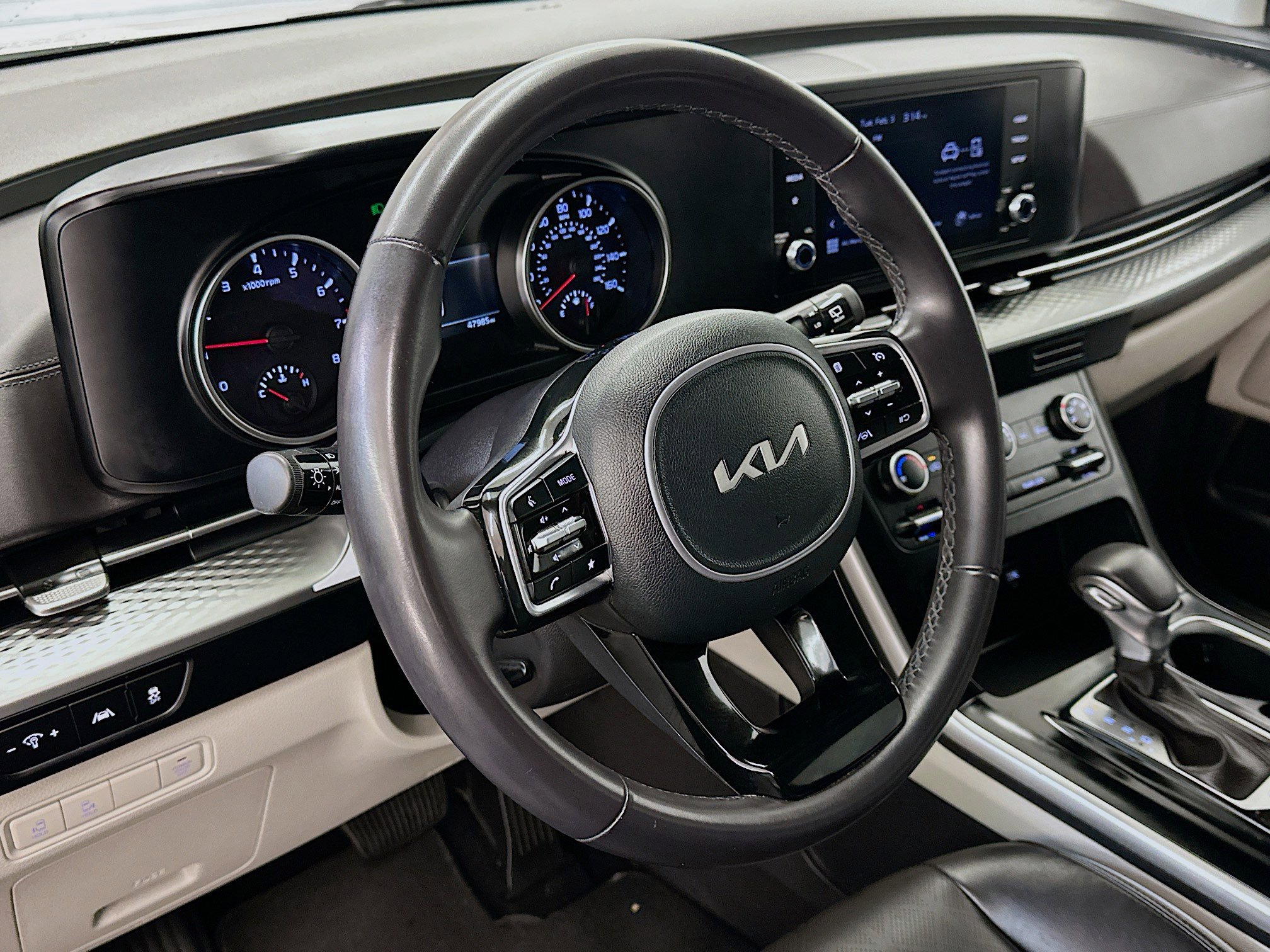 Used 2024 Kia Carnival LX image 18