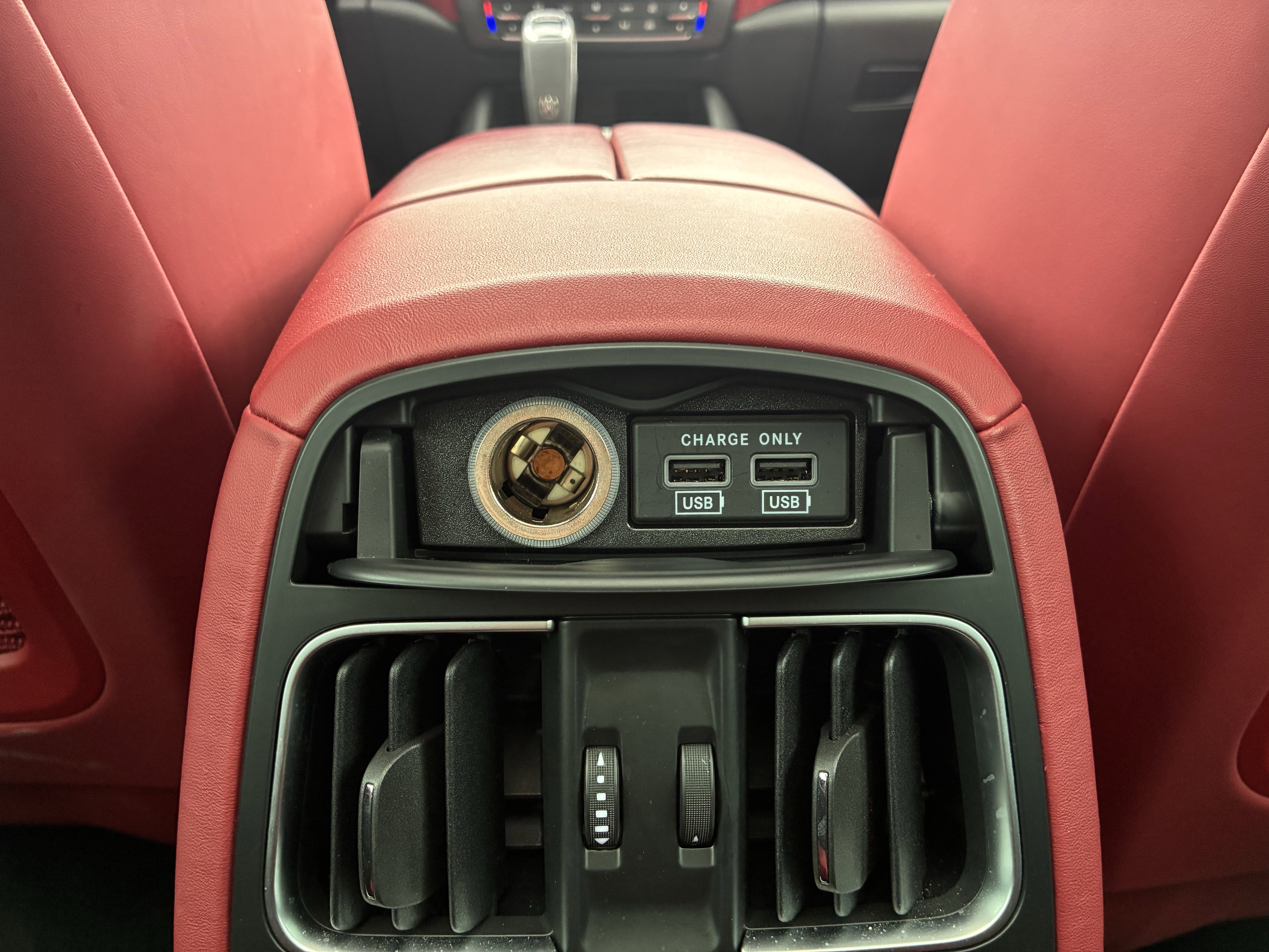 Used 2021 Maserati Levante Trofeo image 37