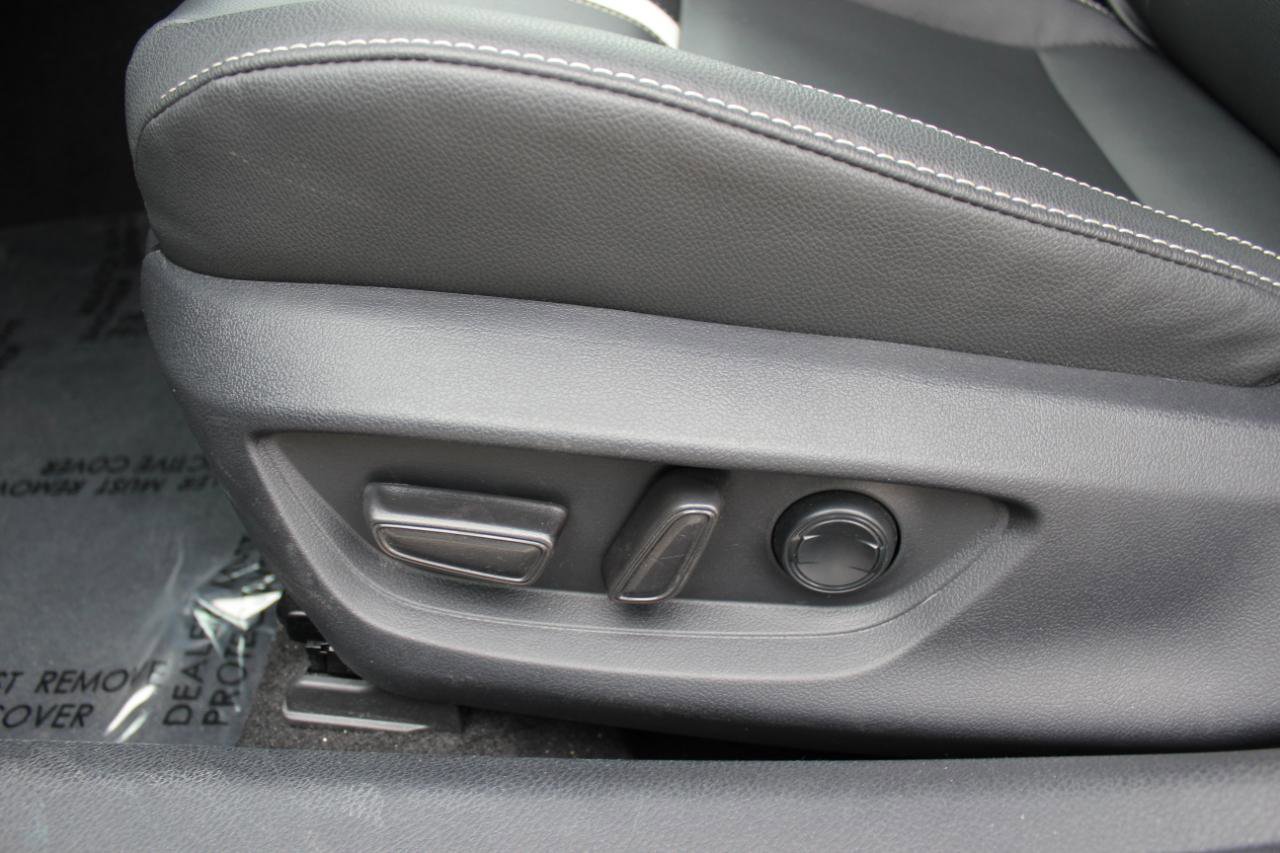 Used 2025 Toyota Camry SE image 13