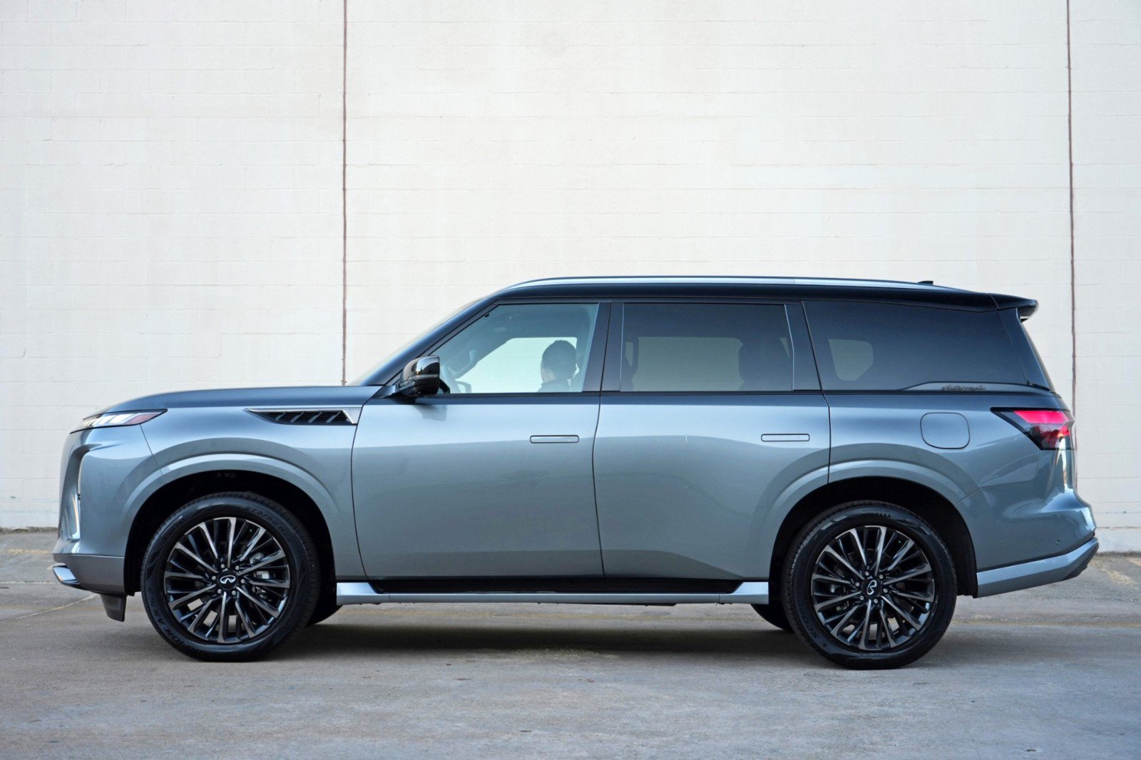 Used 2025 INFINITI QX80 Autograph AWD/4WD image 10