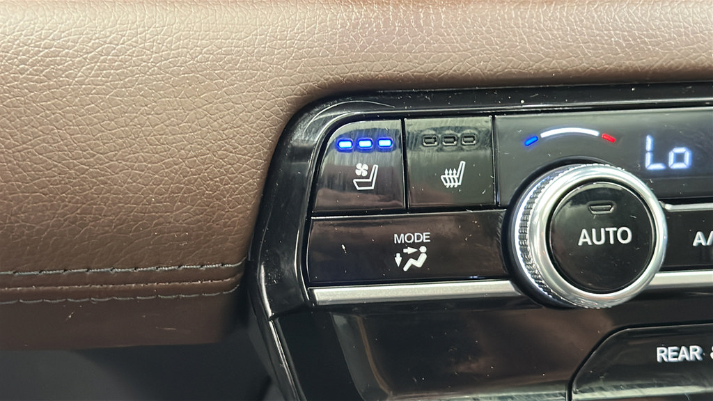 Used 2025 Honda Pilot Elite image 25
