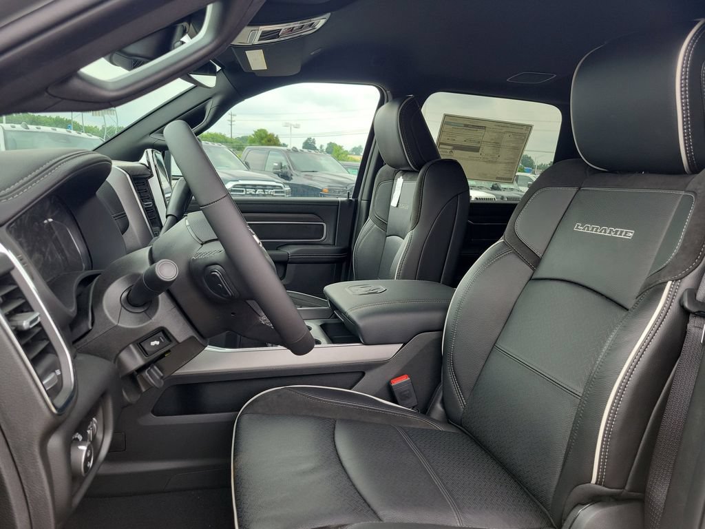 New 2026 RAM 2500 Laramie AWD/4WD image 12