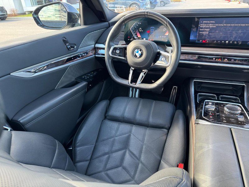 Used 2023 BMW 760i xDrive image 12