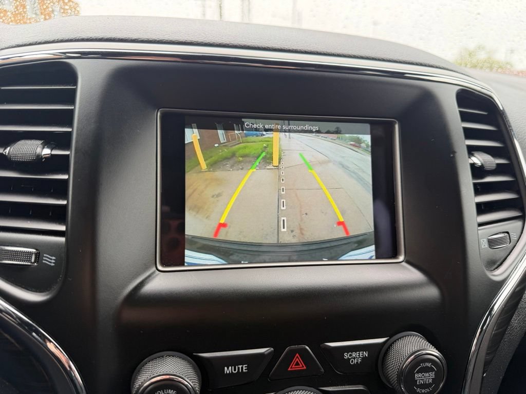 Used 2019 Jeep Grand Cherokee Laredo AWD/4WD image 29